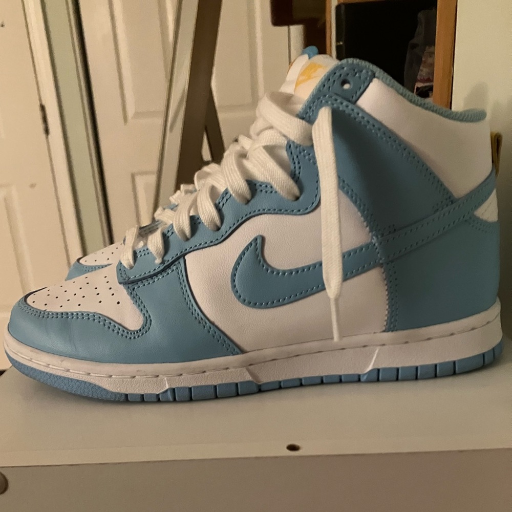 Nike Dunk Hightops View 4